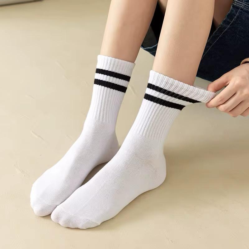 Lot de 3 Paires de Chaussettes Mi-Mollet Sport Rayées – Confort et Style Quotidien