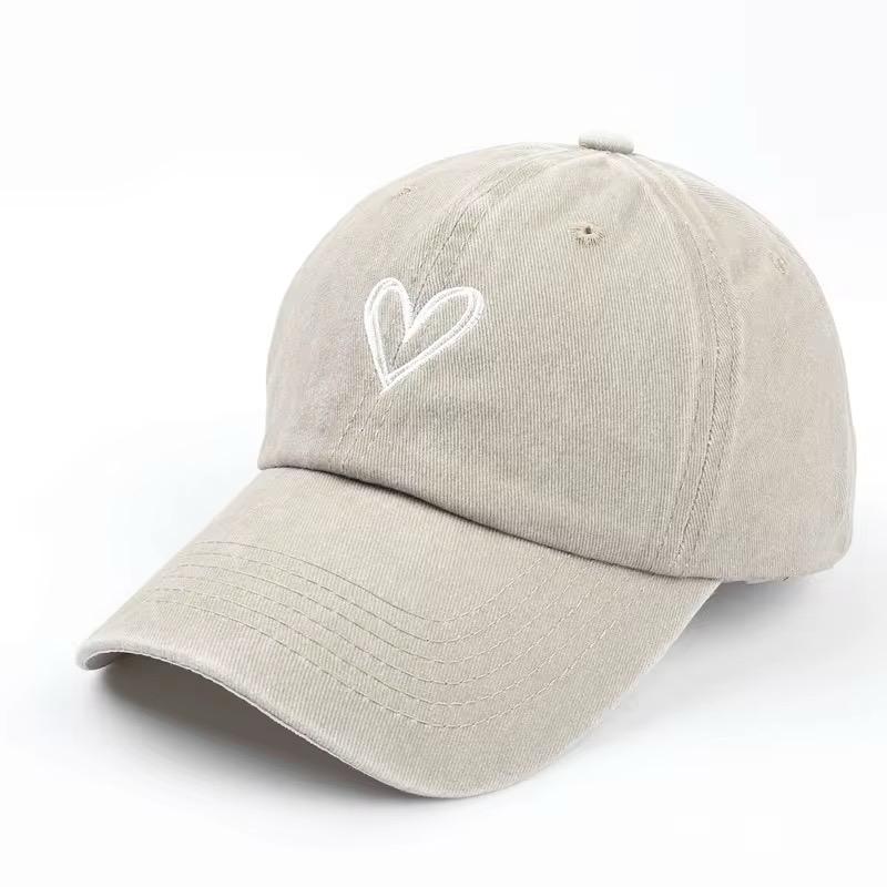 Casquette Délavée avec Cœur Brodé