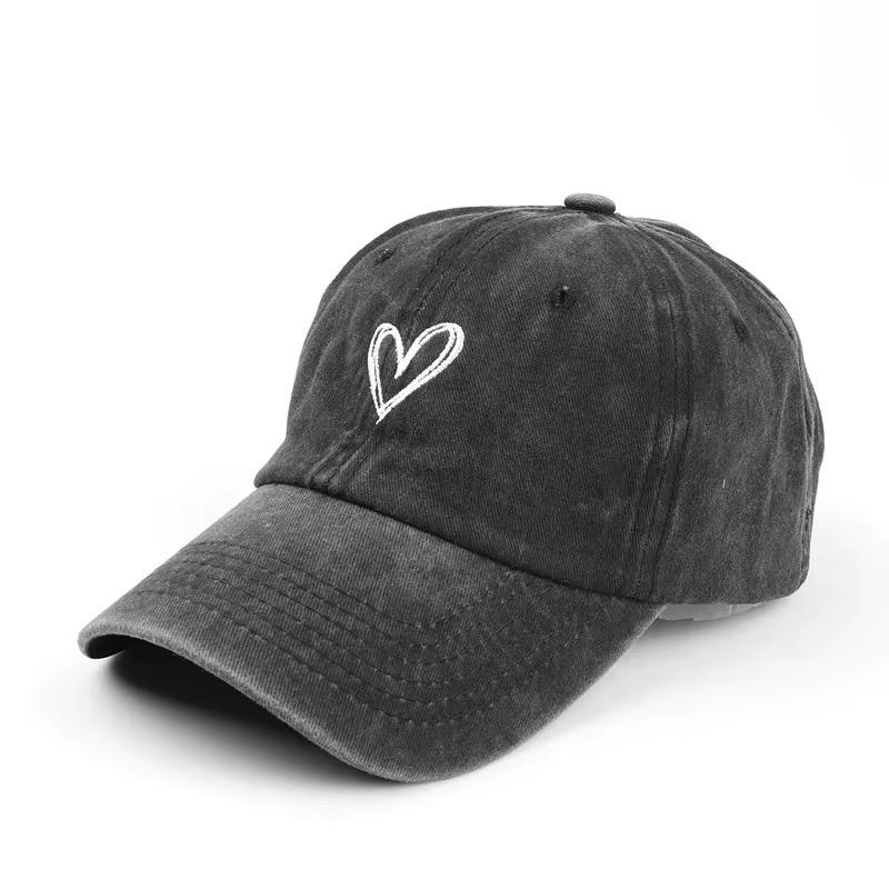 Casquette Délavée avec Cœur Brodé