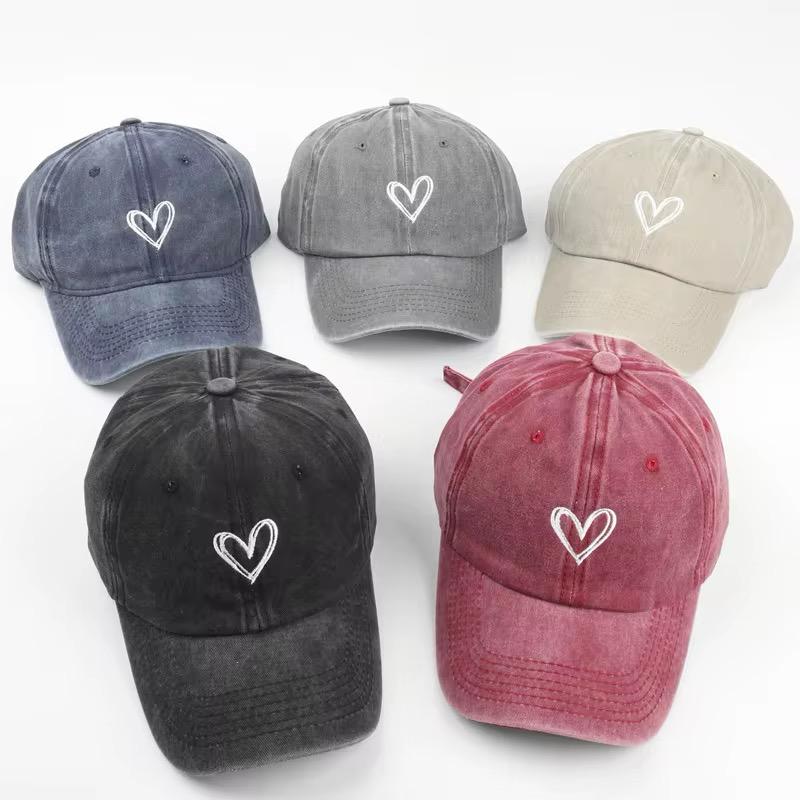 Casquette Délavée avec Cœur Brodé